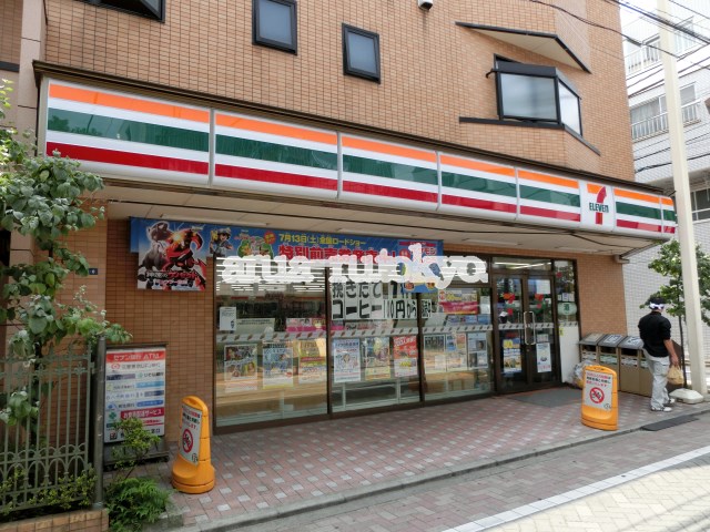 コンビ二：セブンイレブン吉祥寺本町3丁目店　404m