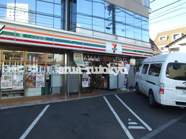 コンビ二：セブンイレブン武蔵野井ノ頭通り店　587m