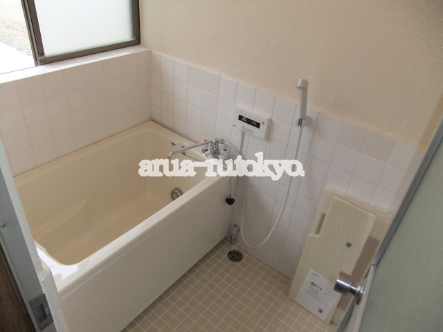 伊藤ハイツ 203号はバランス釜です。