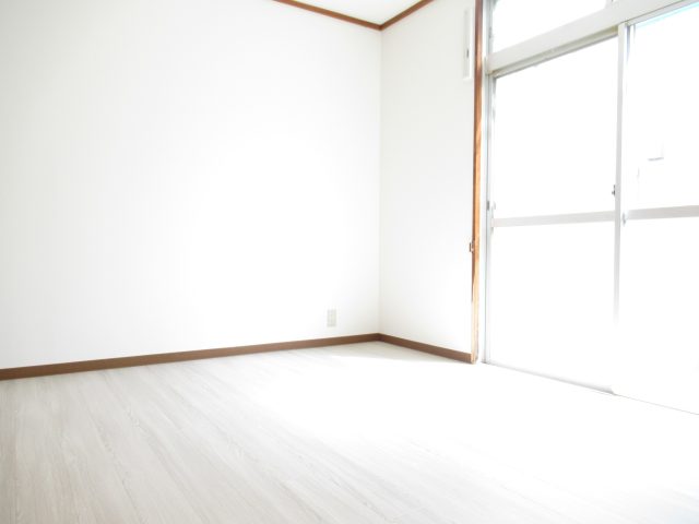 2025年5月1日リノベーション済みの人気の東急裏から1Kアパートのご紹介!リノベーション済みの部屋はこれで5室目です!吉祥寺徒歩10分で人気の東急裏です!女性にも人気のエリアです!なんでも外観より中身を重視した方がいい出会いになりますので!即入居可ですので3月入居も間に合います!新生活に向けて如何でしょうか?ご連絡お待ちしております!