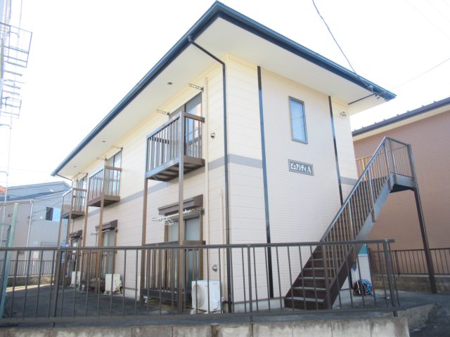 吉祥寺駅徒歩18分、バストレイ別で家賃49000円の管理費3000円です!大きなクローゼットが魅力です!近隣にはスーパーなど買い物施設が生活たいへん便利です!即入居可!ぜひどうぞ!