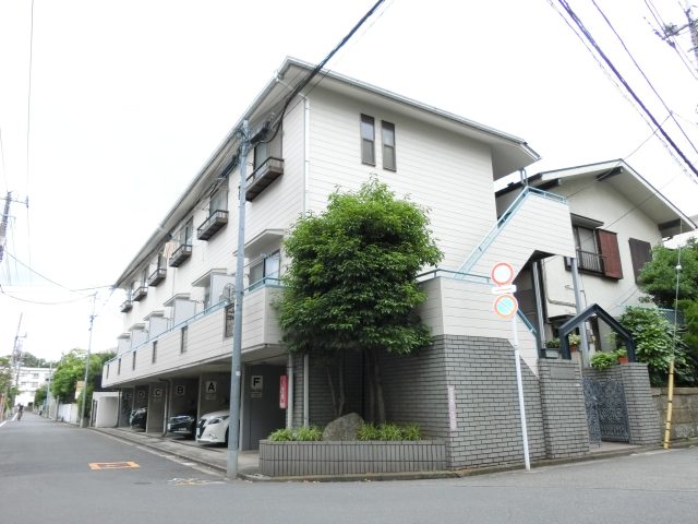 吉祥寺駅徒歩3分、近い!バストレイ別で家賃63000円込みです!2階角部屋です!利便重視なら最高ではないでしょうか?今がチャンスです!ぜひどうぞ!