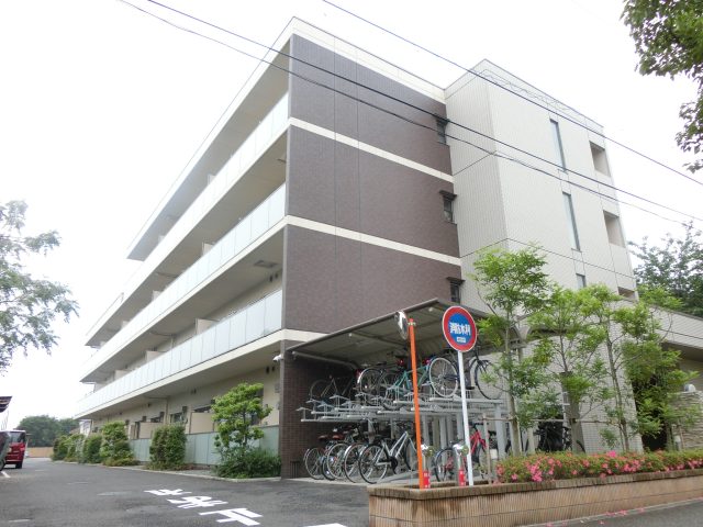 当社管理【サン・シティ三鷹弐番館】2階が11月18日退去で12月20日入居で募集開始です!退去前の場合は、契約は先行契約(室内見学前での契約)となります!なかなかないペット可2LDKマンションで大人気の物件です!敷地内駐車場もございます!いつも沢山のお問い合わせを頂きますのでご興味がございましたらお早めにお問合せ下さい。