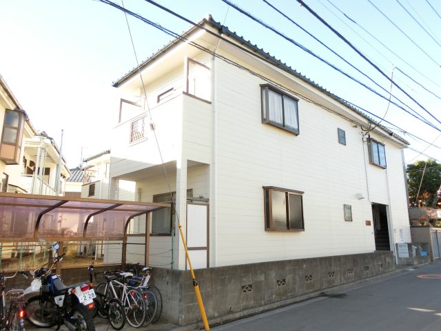 リフォーム完了致しました！即ご案内出来ます！洋室7.5帖の１Kアパート【玉川ハイツ】家賃67000円、管理費込み、専有面積24.30㎡でかなり広めの１Kとなっております！今回エアコン新品に交換致しました！J-COM InMyRoom導入建物でネットは320Mまで無料で使えますのでコスパもいいですね！初期費用もだいぶ安いので是非ご覧下さい！