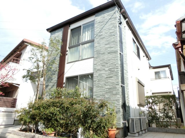 吉祥寺駅徒歩15分の当社管理【LaCasaKichijoji】 202号が7月4日退去します。2階角部屋で孤立した部屋でプライバシー重視の造り!1Rで24.37㎡洋室8.3帖です!ウォークインクローゼットです!新築から初めての入れ替わりのお部屋になります!7月26日からの入居となります!喫煙者不可でお願いしております!なかなかないと思いますので気になる方はお早めにご連絡下さいませ!