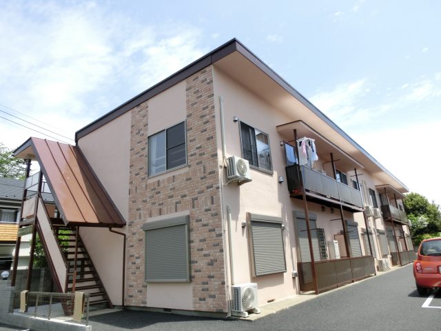 吉祥寺北町3丁目から【セレーナ吉祥寺】が退去しました。これからリフォームになりますので入居は2月下旬から3月上旬を予定しております。1LDKで53㎡あります。家賃は管理費込みで90000円ジャストです!いつもで見学可能です!2014年4月に新築そっくりさんにリノべーション致しました。50平米越えの1LDK。筋交い補強もしております。各戸に専用物置付き。見れば納得のお部屋です。システムキッチン3個口はかなり広いシンクで奥様料理ヤル気モード間違いなし。お風呂も大き目のサイズで浴室乾燥機付きの追い焚きバスです。なかなかない間取りです!