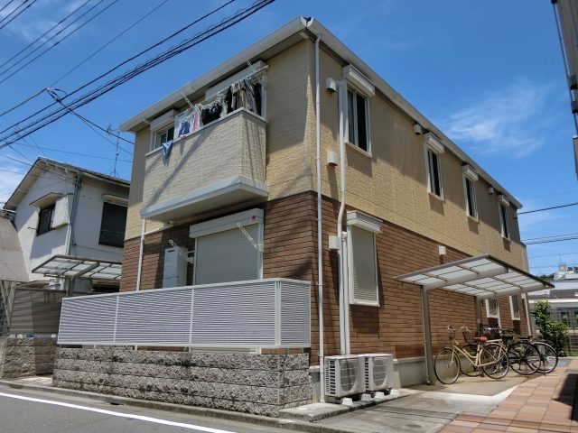 もうすぐ退去します!三鷹台駅徒歩2分の【井の頭ハルル】のご紹介!大和ハウス施工の設備充実の物件です。全室角部屋でプライバシー重視の作りです。3口ガスシステムキッチン、風呂追炊き付き、独立洗面、セコム完備と充実してます!家賃も85000円込みとこの間取り、この設備では大変お買い得です!ぜひご覧下さい!