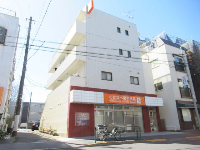 2月24日退去で入居は3月中旬予定。当社専任物件【村松ビル】吉祥寺徒歩7分の2DKマンションの募集です!家賃86000円、共益費2000円の合計88000円です!最上階東南角部屋です!2面彩光で明るいお部屋です!吉祥寺駅徒歩圏ではなかなかないタイプの物件です!バス・トイレセパレートタイプ、洗濯機置場はバルコニーですが他の条件とバランスを考えればありかもしれません、現在先行契約優先での募集中です!ご興味あればぜひお問い合わせ下さい!