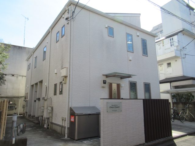 家賃下げました!武蔵野市緑町1丁目から【クレールコート201号】いつでも見学可能です!間取りは1LDK+グルニエ付き(6.5帖)の40.16㎡です。設備充実!2階角部屋!吉祥寺、三鷹駅のバス便もたいへん豊富です!もうすぐメンテナンス終了で入居はいつでも可能となります!ぜひご検討下さい!