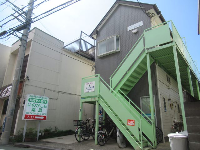 綺麗にリフォーム仕上がりました。【吉祥寺パークハイム】家賃55000円、管理費2000円。大きなロフト付きですがほぼ部屋感覚で使えます!見て頂いた方がずっといい感じです!J-COM InMyRoom導入建物でネットは120Mまで無料で使えますのでコスパもいいですね!初期費用もだいぶ安いので是非ご覧下さい!