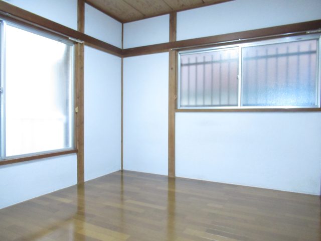 武蔵野市中町から【小杉荘】破格家賃のシャワールームです！家賃34000円、共益費1000円です！定期借家契約2年の再契約型です！今の時代家賃が高い部屋が多いなか、こんな感じはなかなか見つかりません！即入居可です！今がチャンスです！ 大家さんの意向で、年齢は30代ぐらいまでを希望しております！